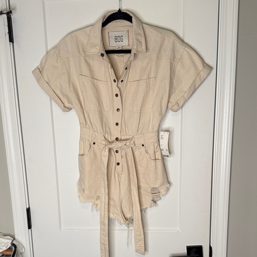 NWT BDG 100% cotton Cream Button-Up Romper‎ - Small - Picture 3 of 11